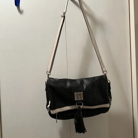 mark. brand Convertible Hobo bag to Clutch with adjustable straps - Picture 4 of 8